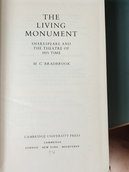 莎士比亚作品系列 - The Living Monument: Shakespeare and the Theatre of His Time